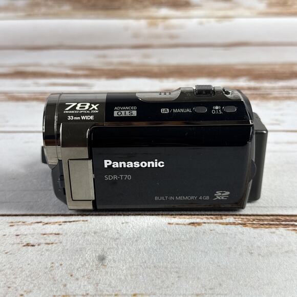 Panasonic SDR-T70 4GB Built-in Memory Camcorder Tested No Battery/Charger - Picture 1 of 8